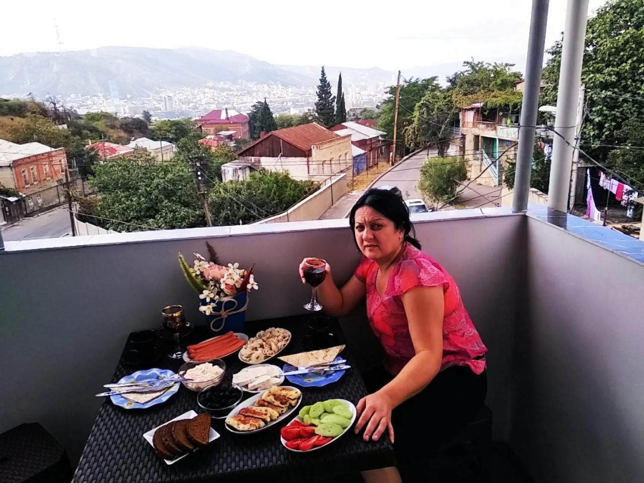 Georgian Hosts Tbilisi Hotel Eksteriør billede